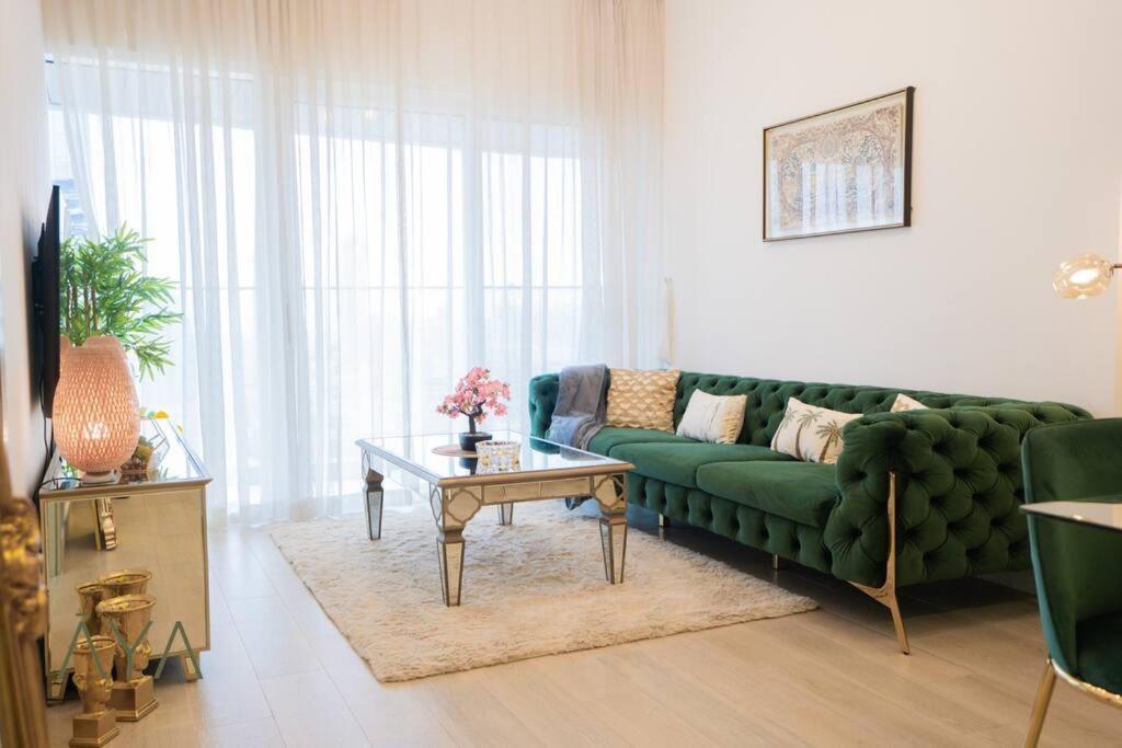 Elegant 1br Retreat With Rooftop Pool In Jvc By Aya Boutique