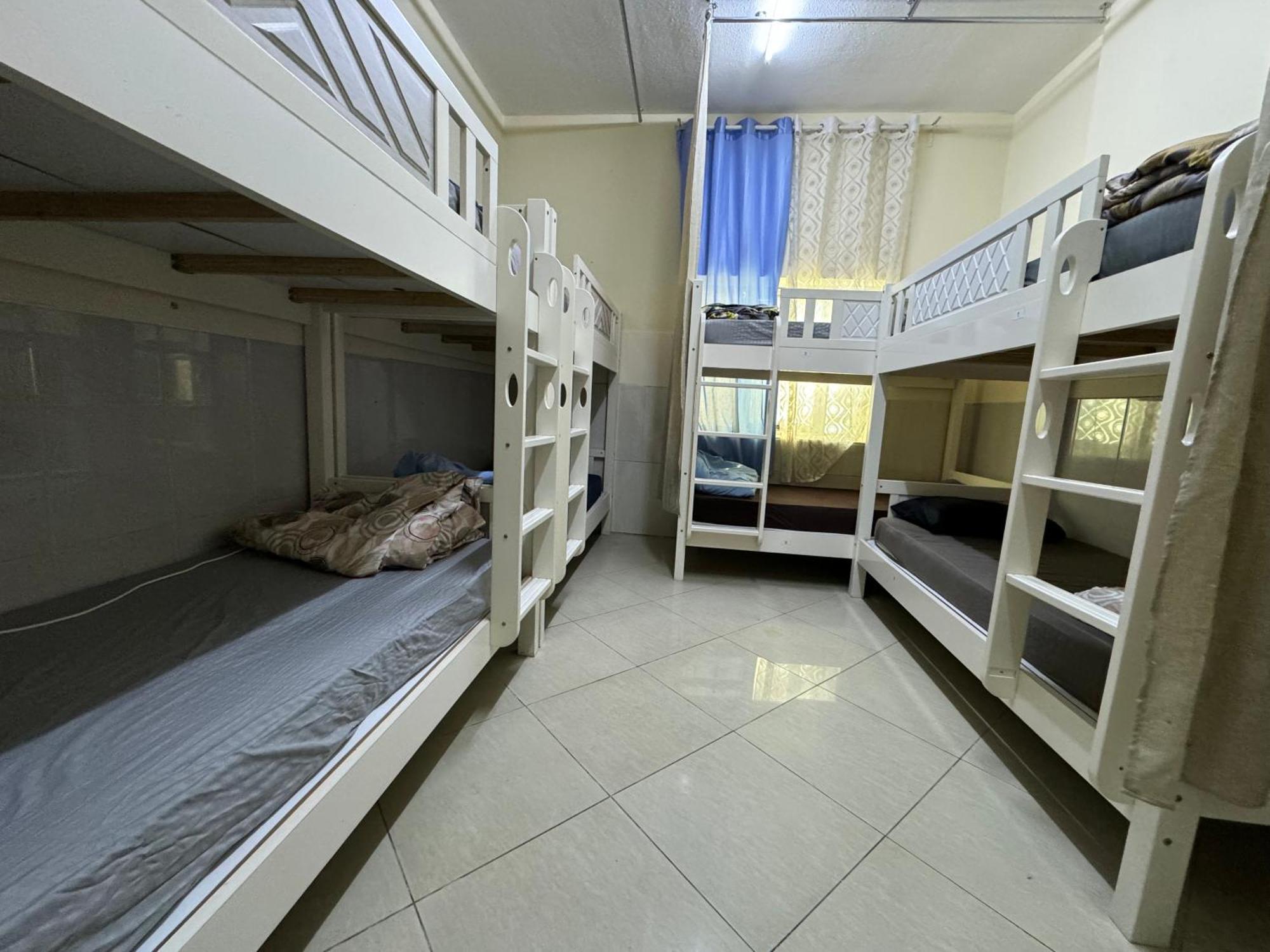 Falcon Living Hostal *