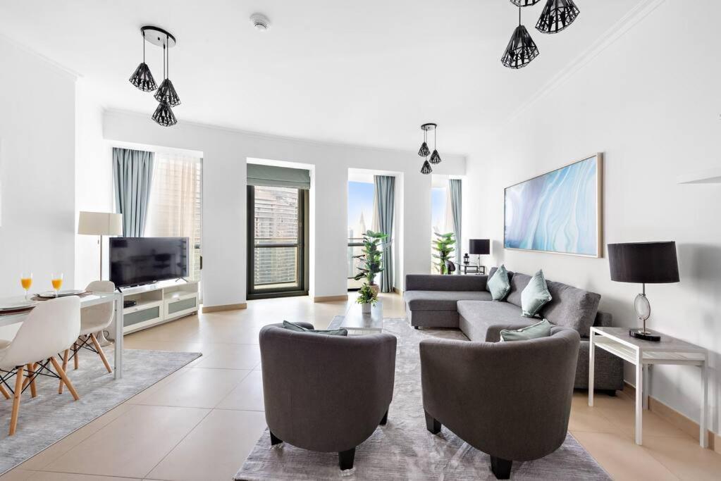 Apartment First Class 2br Elegance With Iconic Views *