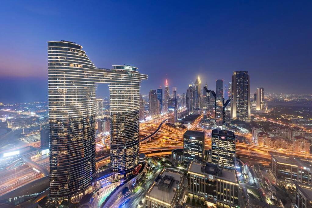 First Class 2br Elegance With Iconic Views *