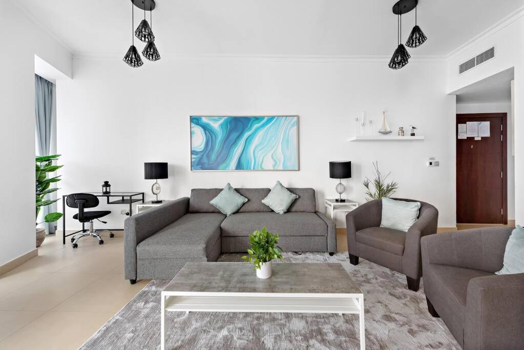 First Class 2br Elegance With Iconic Views