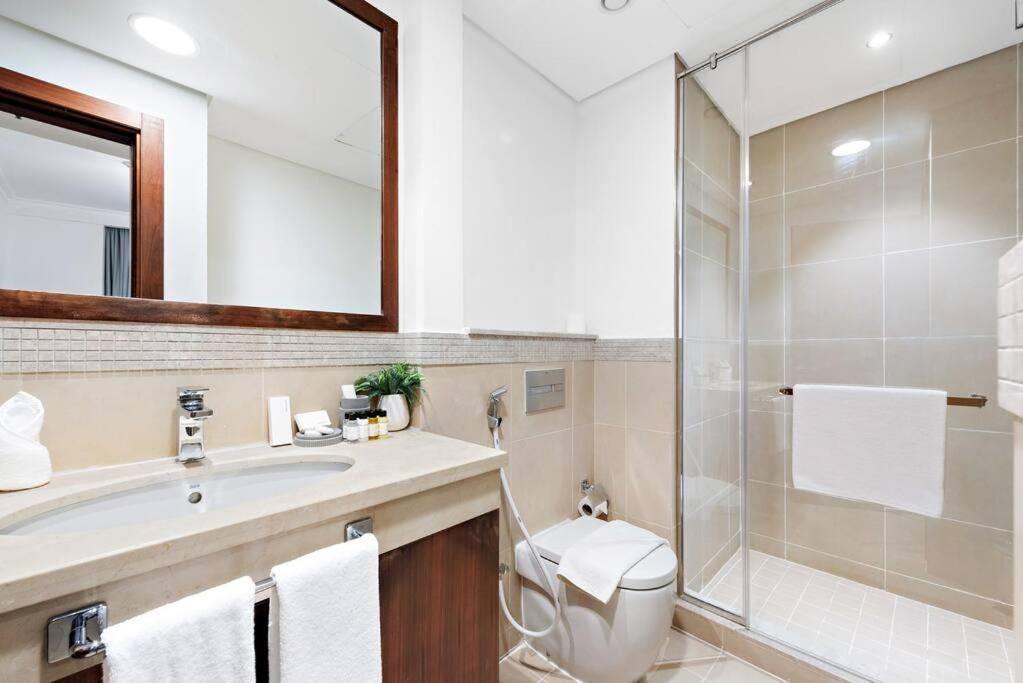 First Class 2br Elegance With Iconic Views Apartment
