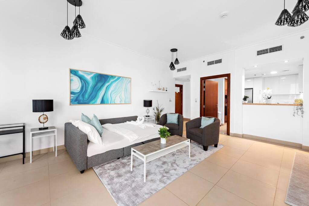 Apartment First Class 2br Elegance With Iconic Views *