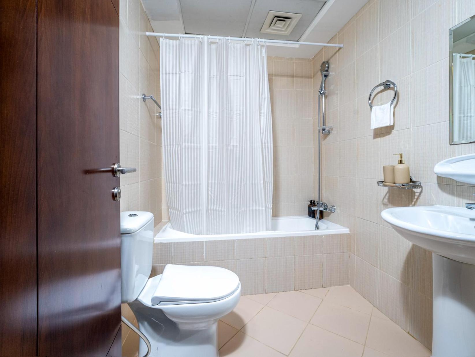 Apartment Stunning 1br With Golf View In Sports