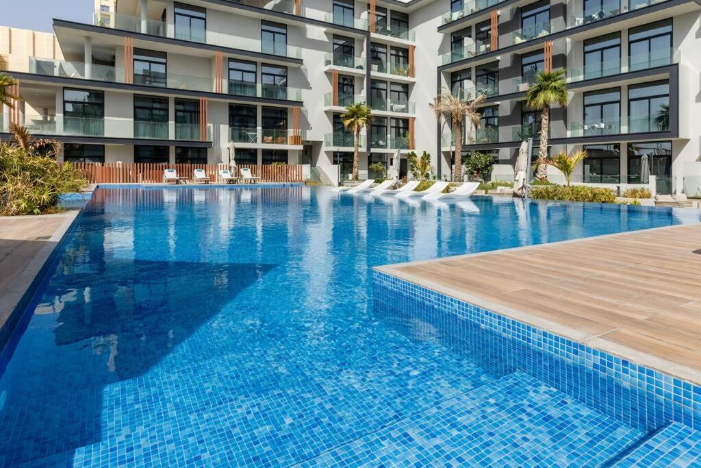 Waves - Tranquil Living 2br In Jvc With Views * Dubai