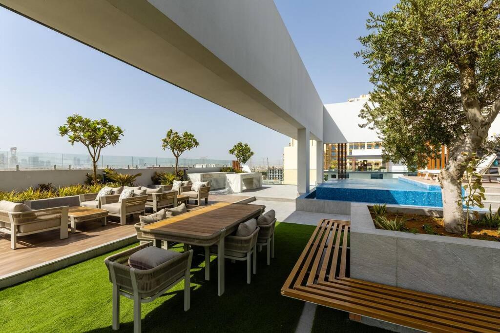 Apartment Waves - Tranquil Living 2br In Jvc With Views Dubai