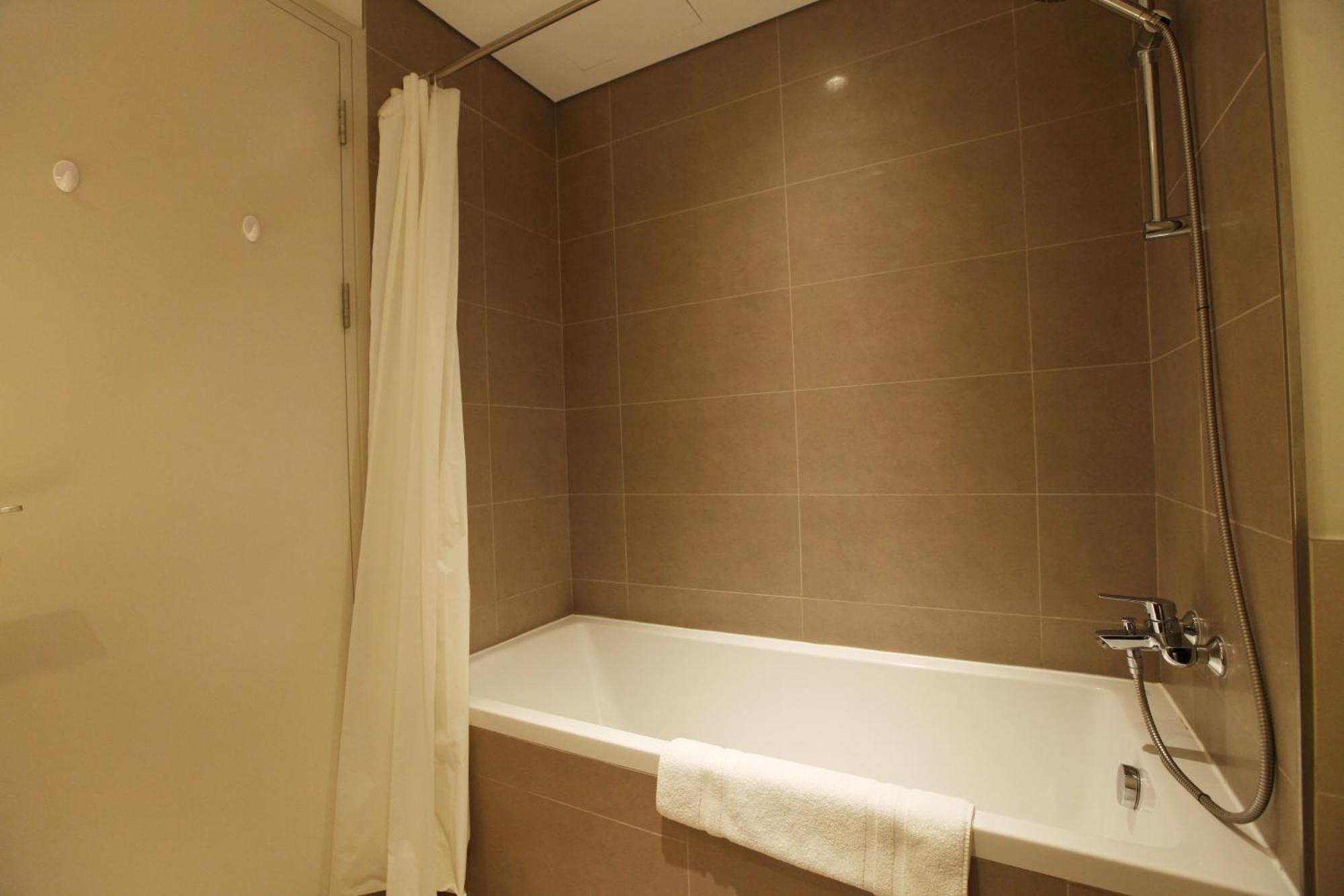 Apartamento Brown Stone - Hills Mall Dubái