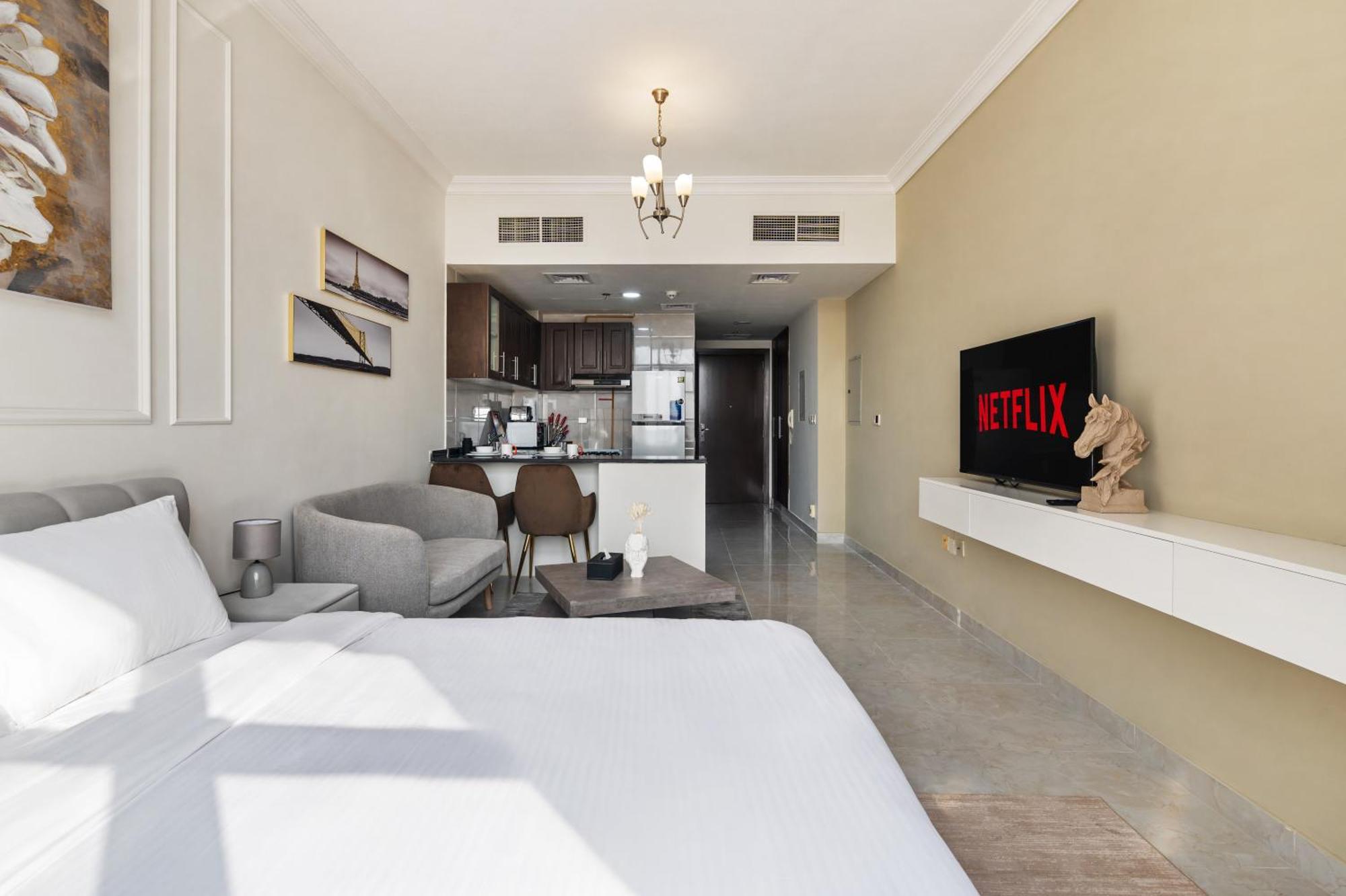 Apartment Bright And Airy In Silicon Oasis *