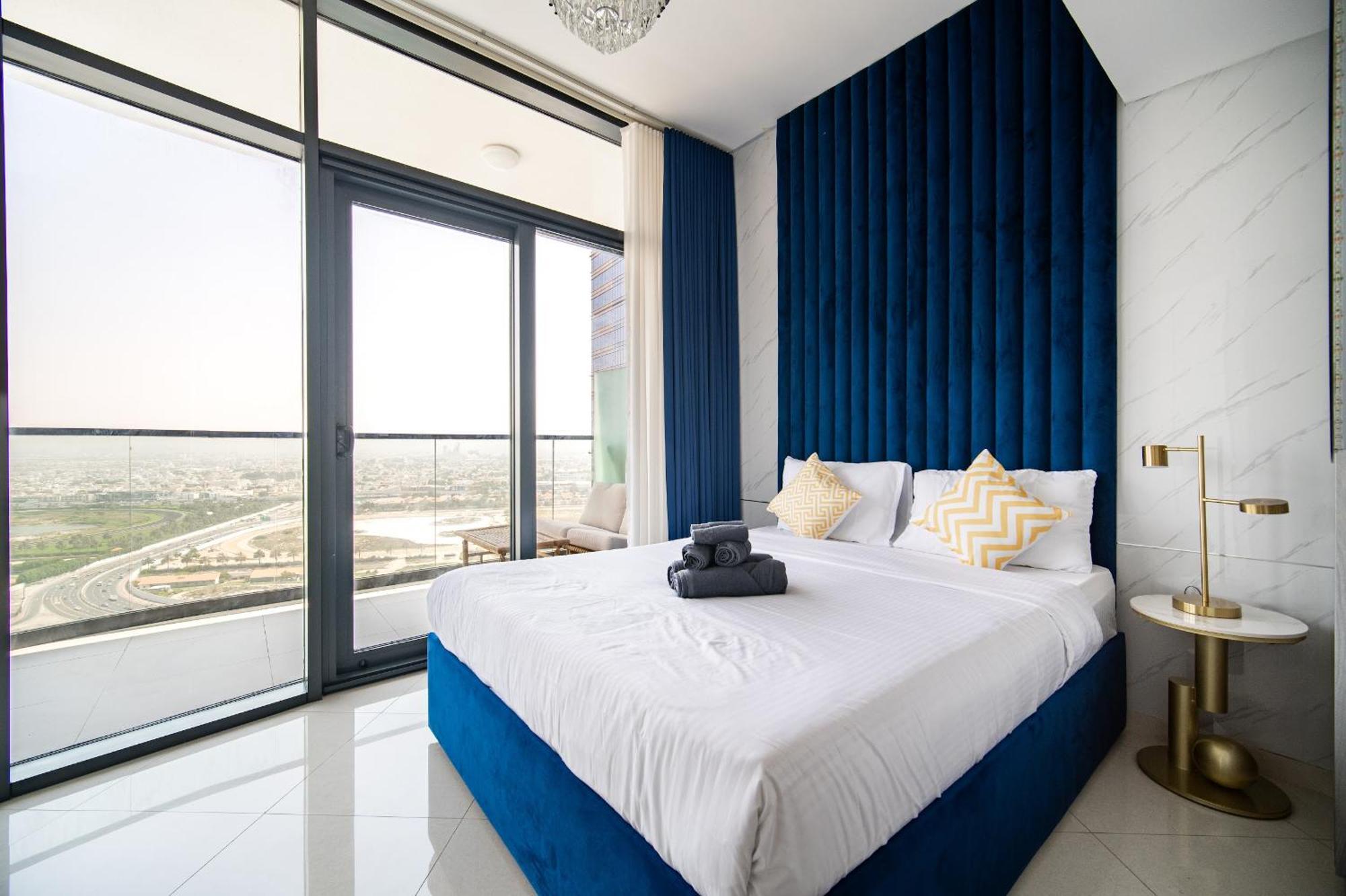 Elegant Escapes - Lavish 1b,dubai Water Canal View Appartement