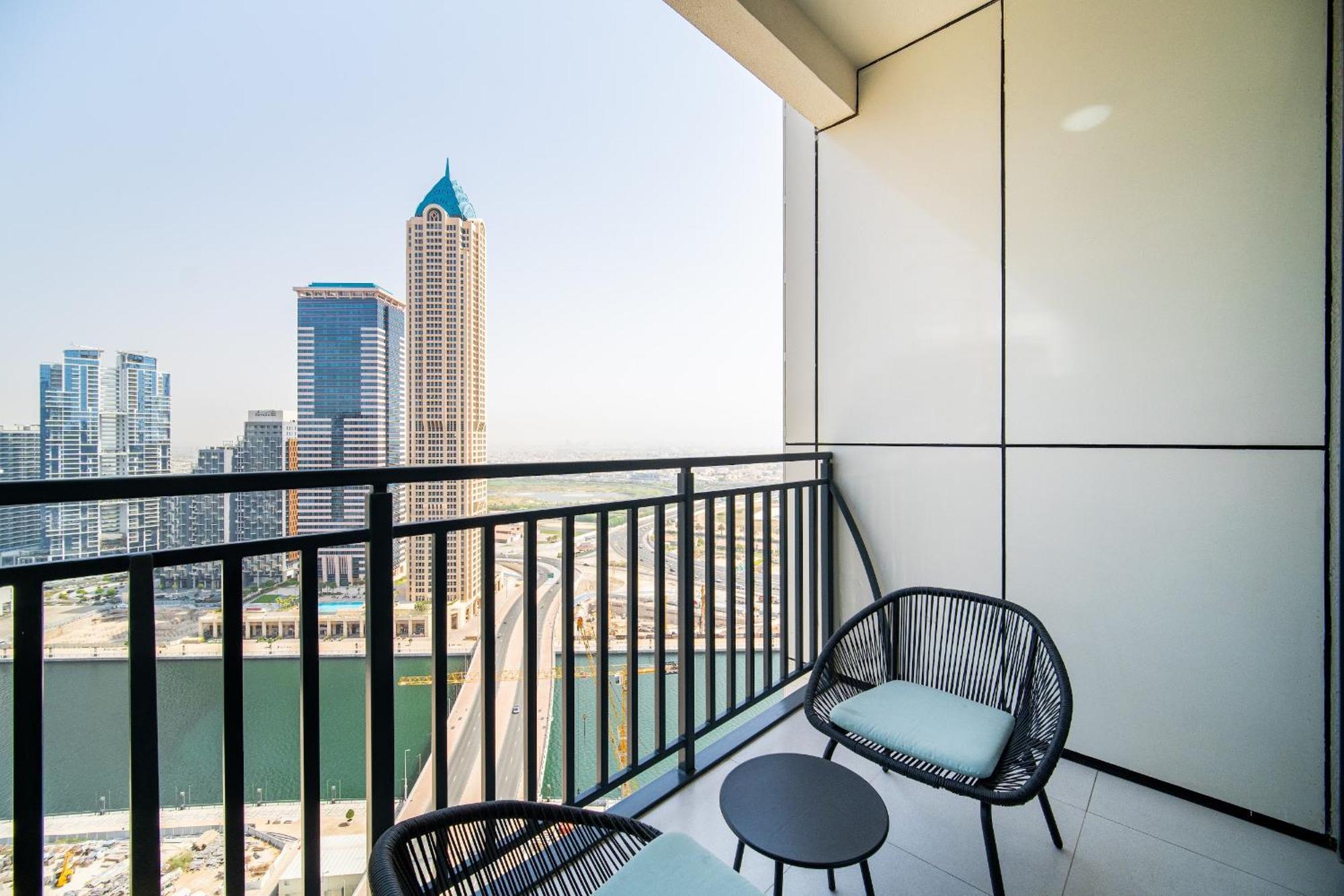 Elegant Escapes - Lavish 1b,dubai Water Canal View Appartement *