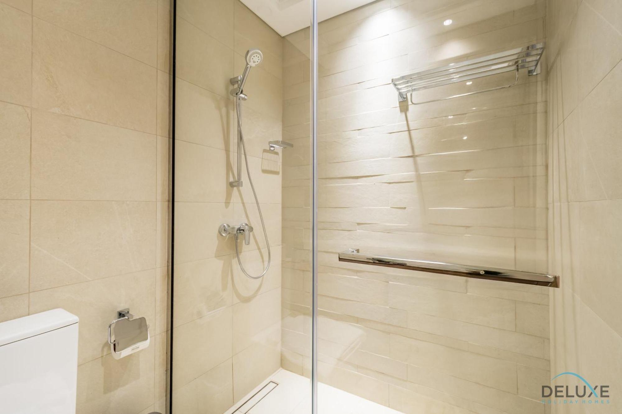 Inviting 2br In Azizi Riviera 39, Al Merkadh By Deluxe Homes Apartamento *
