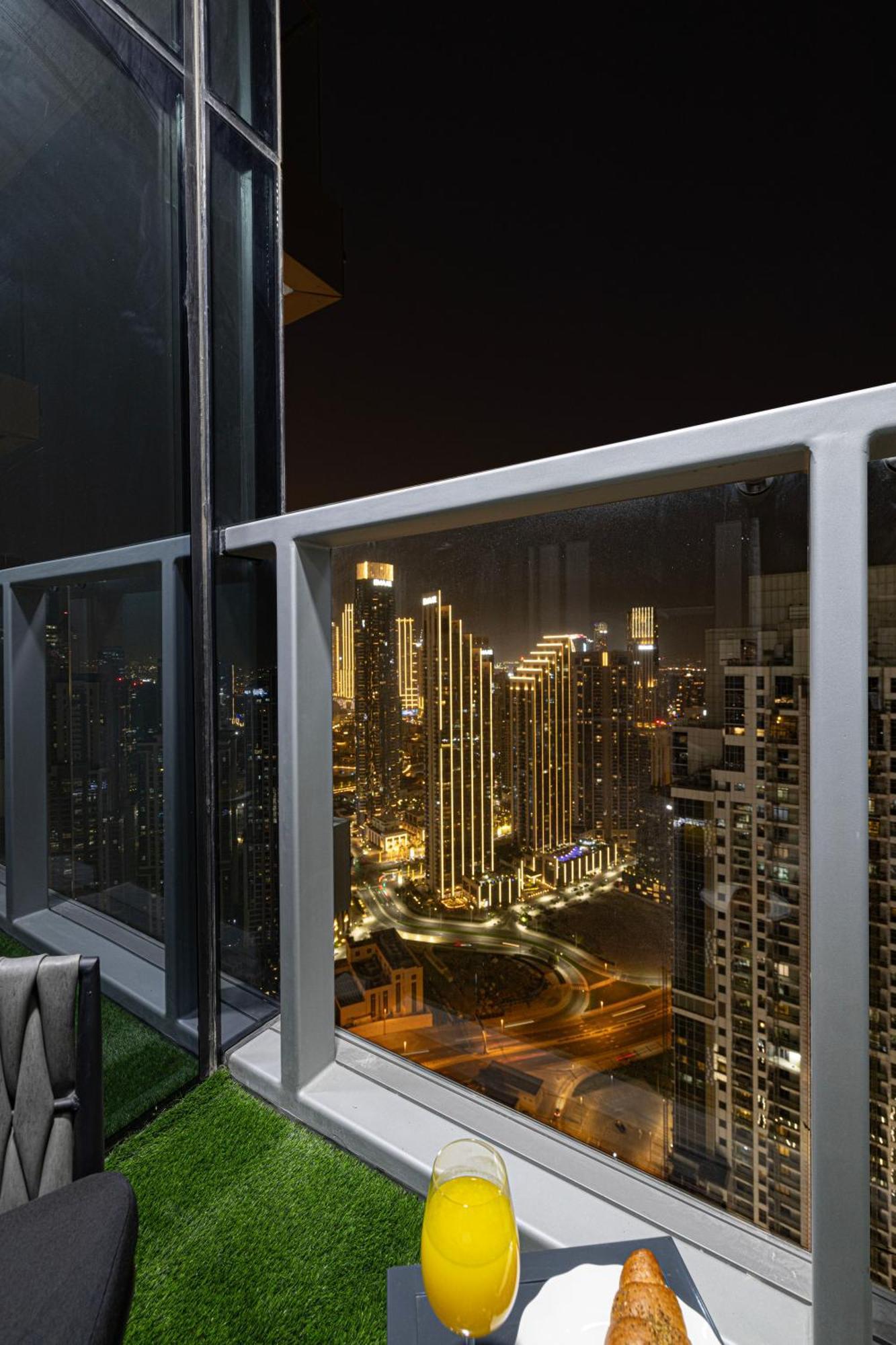 64th Floor Highest Downtown Infinity Pool Burj Khalifa View Dubái