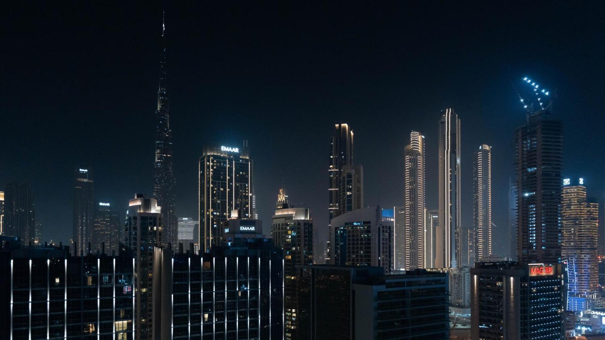 Luxury 2br With Burj View Gym & Pool Dubái