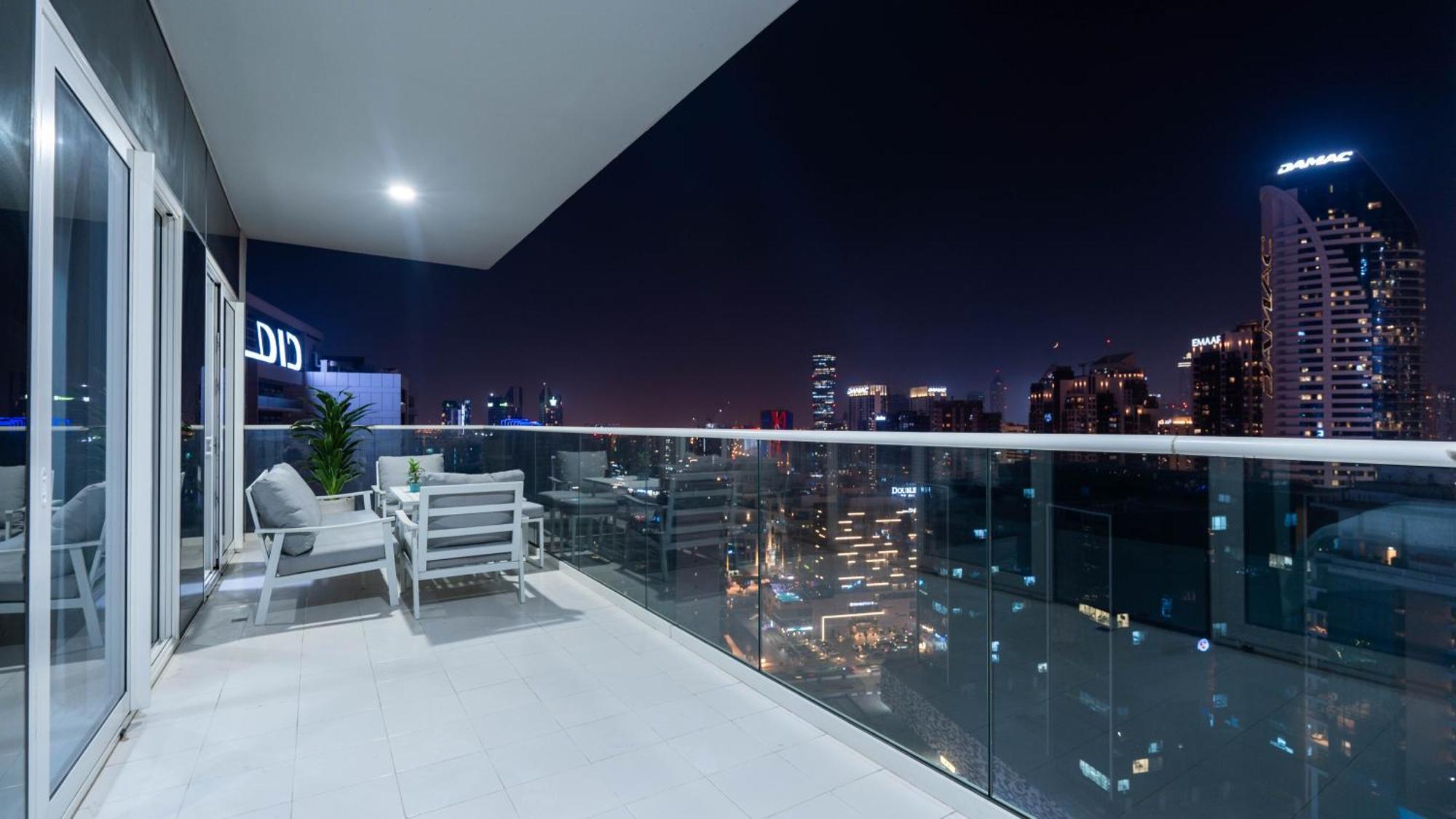 Luxury 2br With Burj View Gym & Pool Apartamento