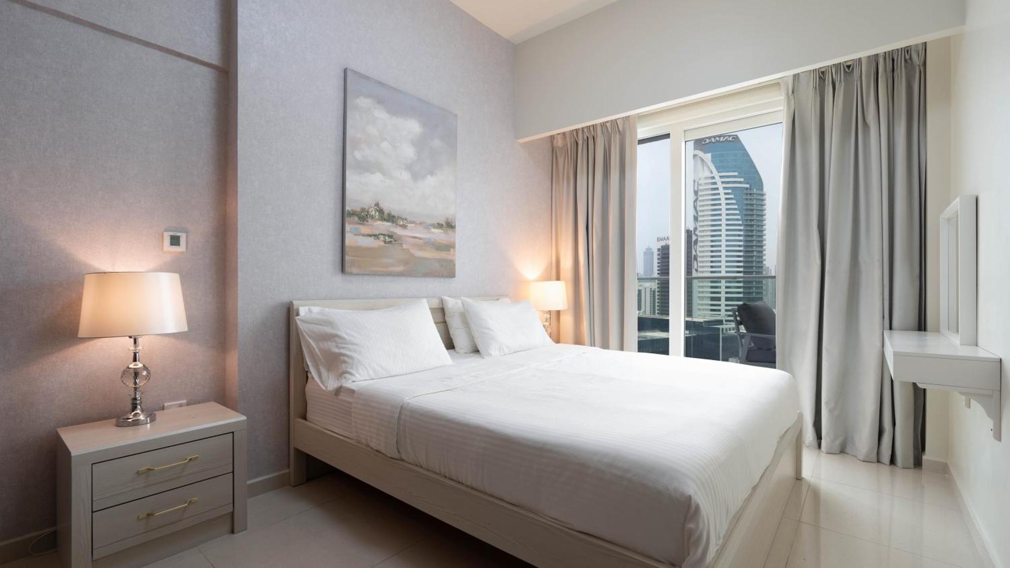 Luxury 2br With Burj View Gym & Pool Apartamento Dubái
