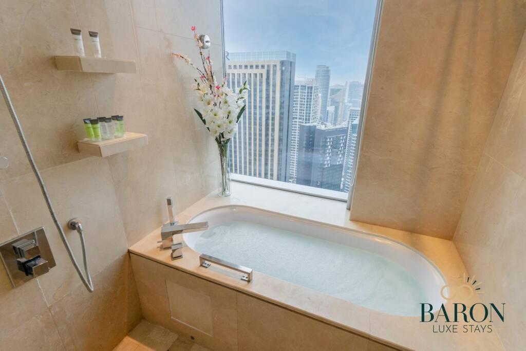 Elegant Studio, Address Marina.