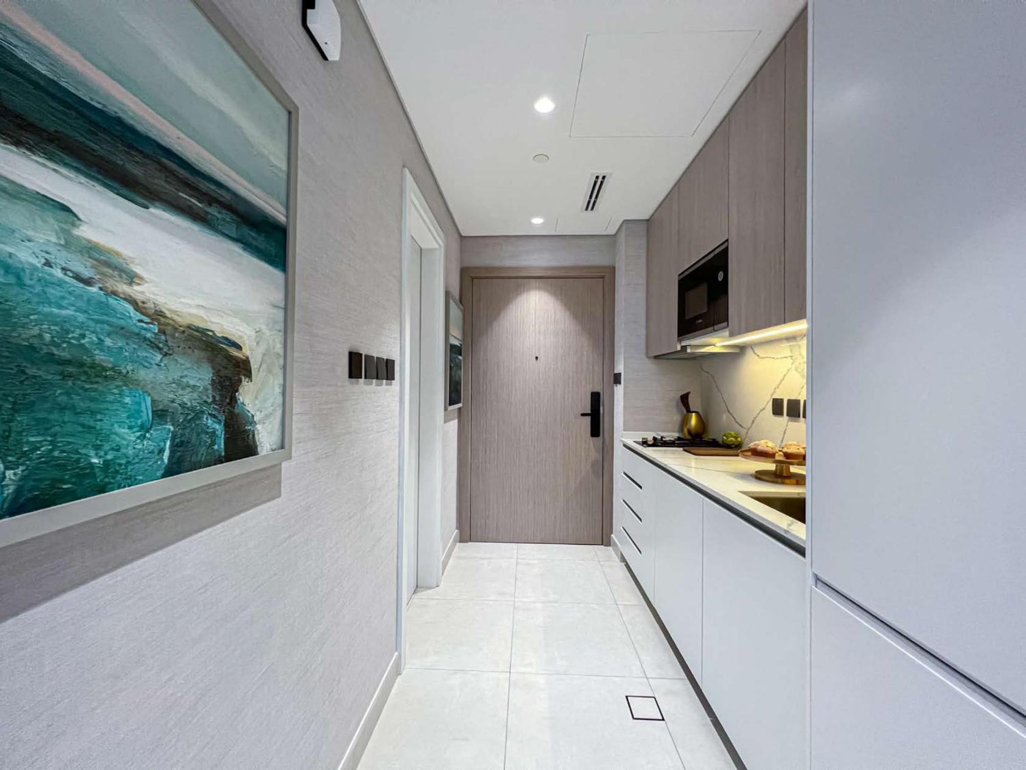 Apartemen Bright New With Pool & Gym Access, 5 Min From Gardens Metro