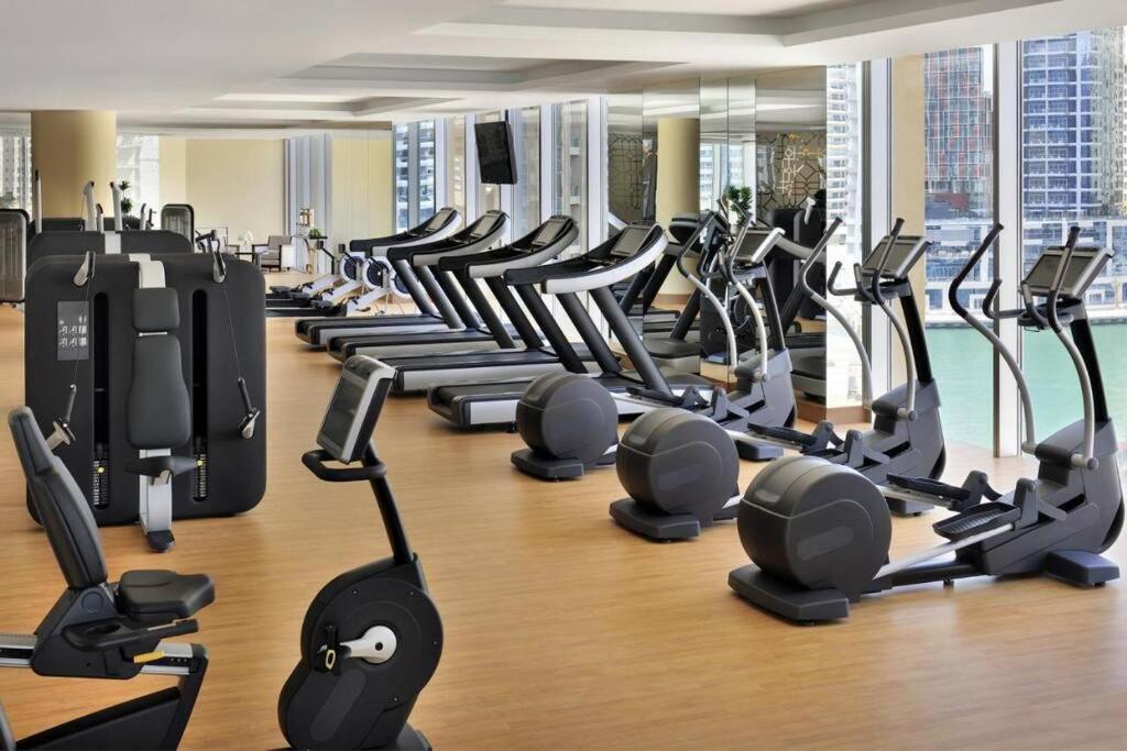 Elegant Studio, Address Marina.
