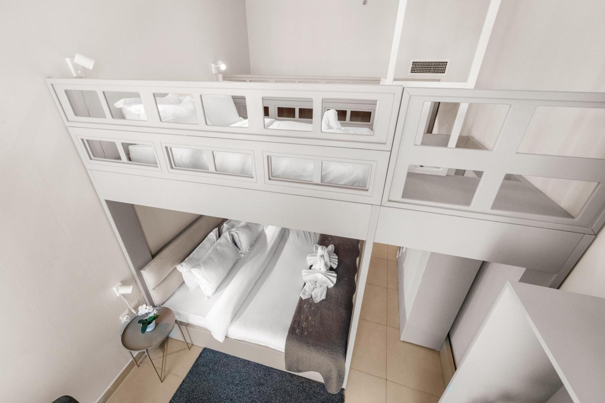 Walk To Dubai Mall 2Br With Skyline View Pool
