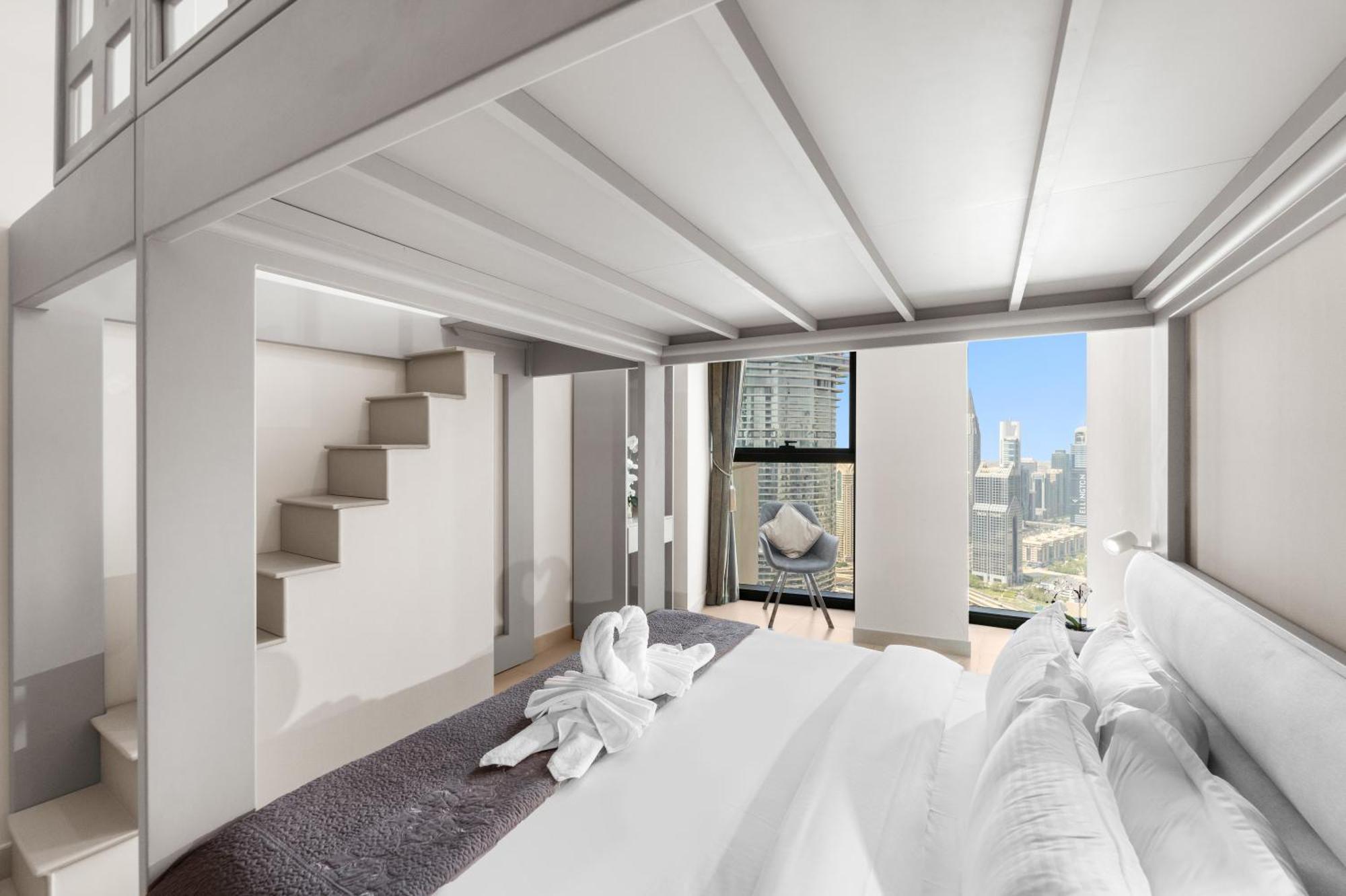 Walk To Dubai Mall 2Br With Skyline View Pool Apartment *