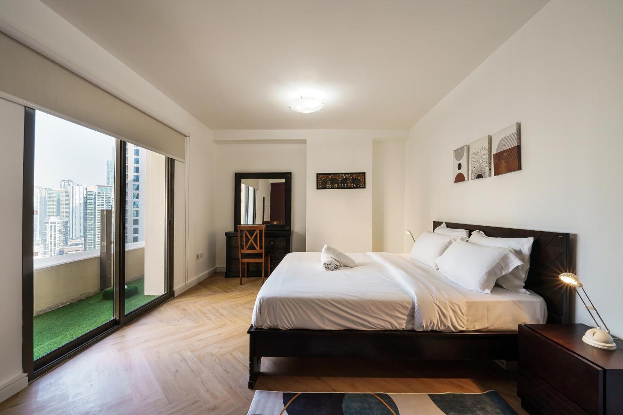 First Class In Heart Of Jbr, Steps To The - 121 Living *