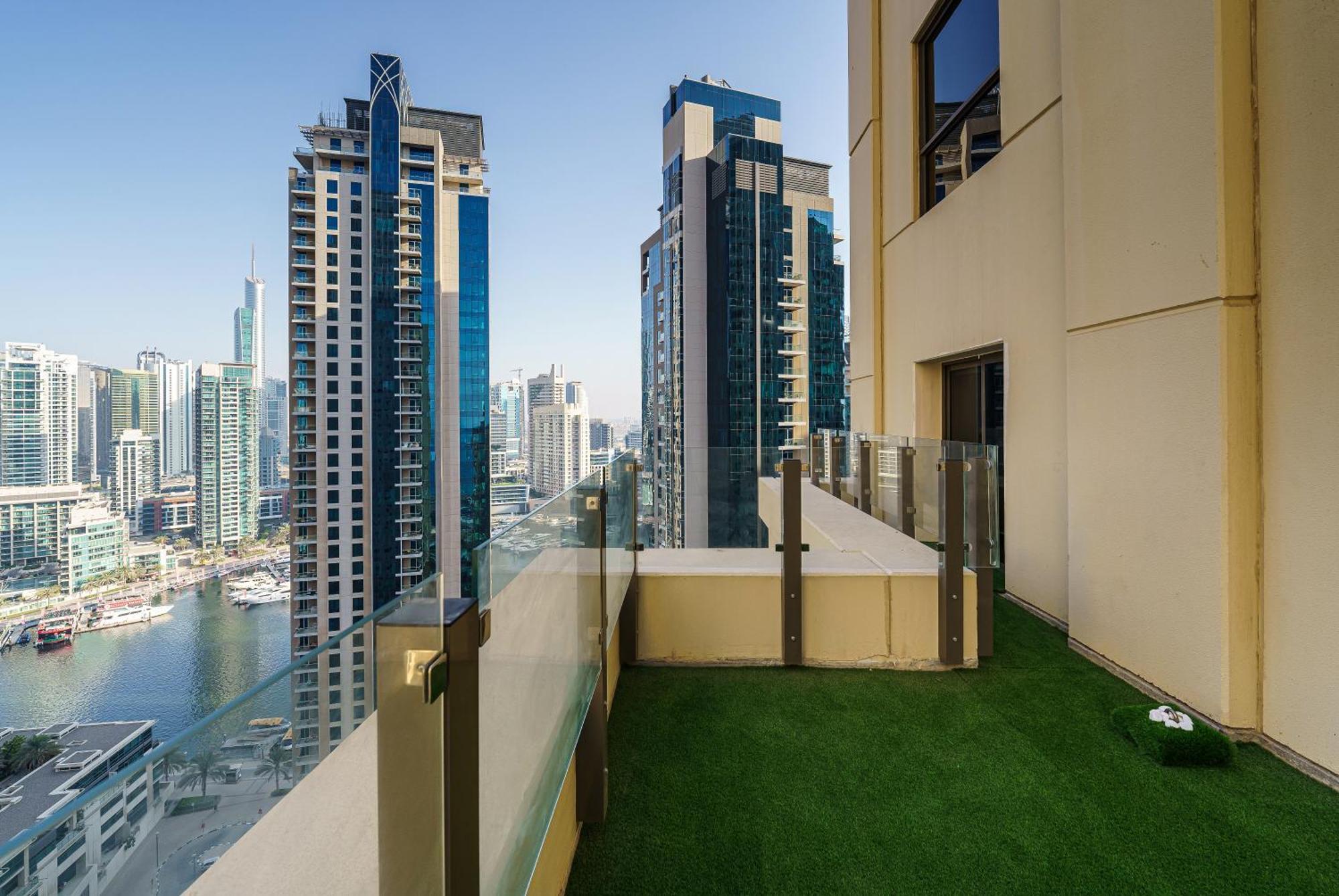 First Class In Heart Of Jbr, Steps To The - 121 Living