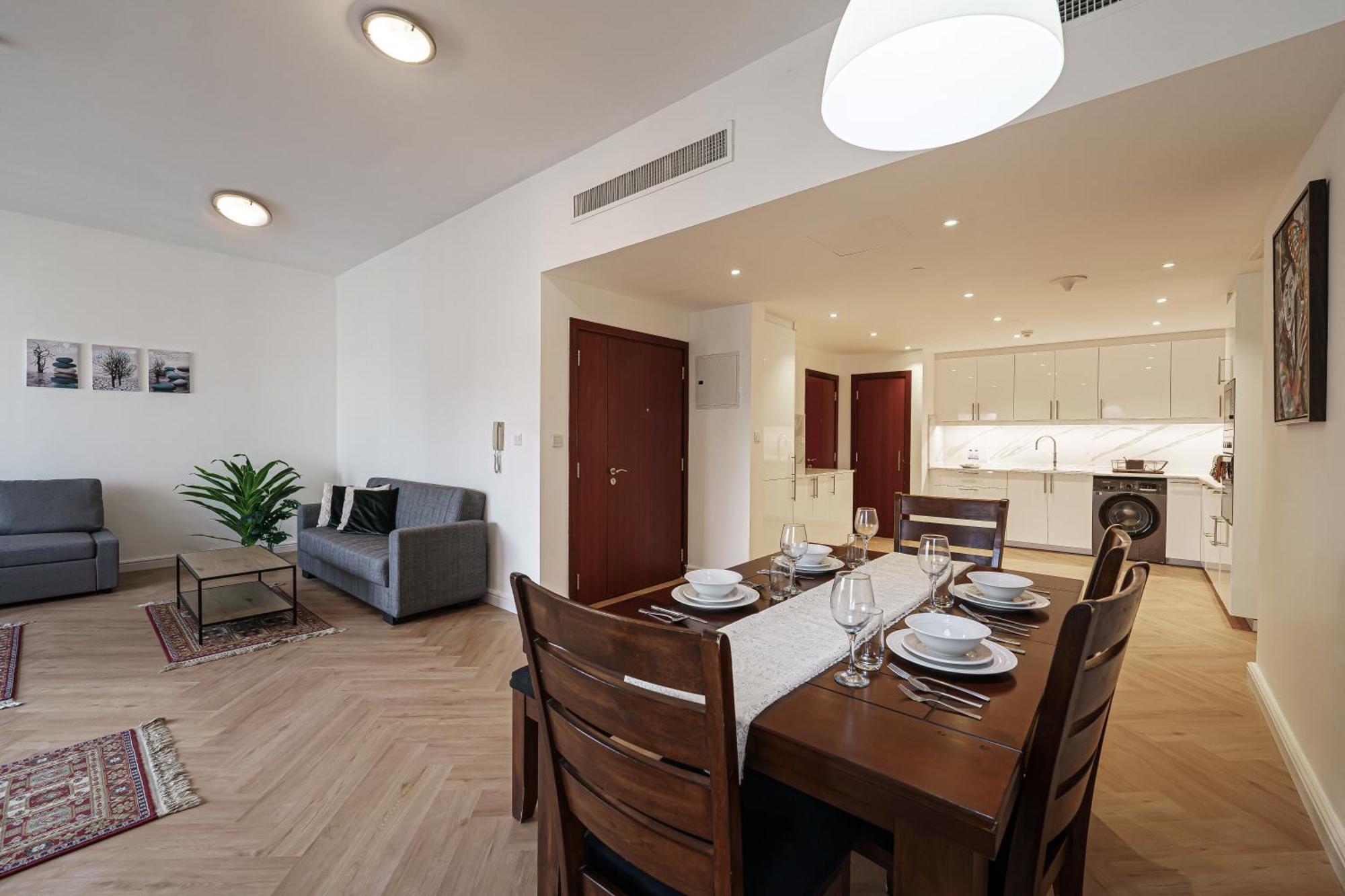 First Class In Heart Of Jbr, Steps To The - 121 Living *