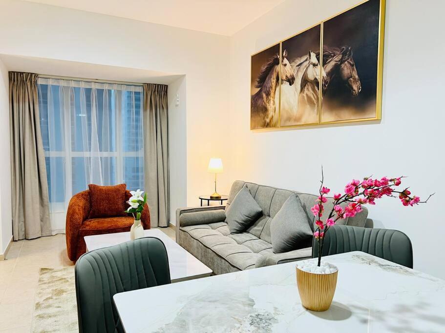 1 Bedroom Flat, Luxury Amenities, Opp & Club With Free Parking In Marina Dubái