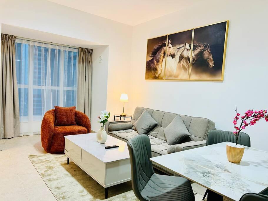 1 Bedroom Flat, Luxury Amenities, Opp & Club With Free Parking In Marina *