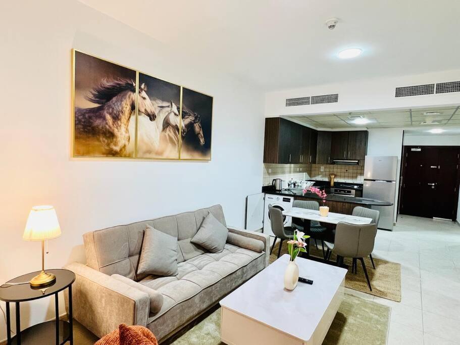1 Bedroom Flat, Luxury Amenities, Opp & Club With Free Parking In Marina Apartamento *