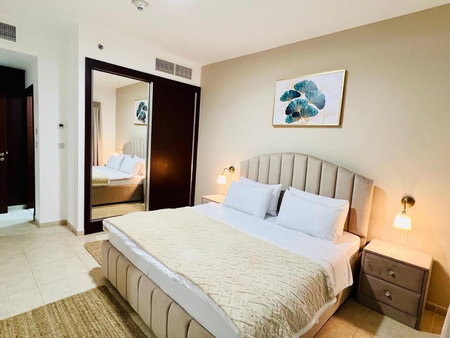 1 Bedroom Flat, Luxury Amenities, Opp & Club With Free Parking In Marina * Dubái