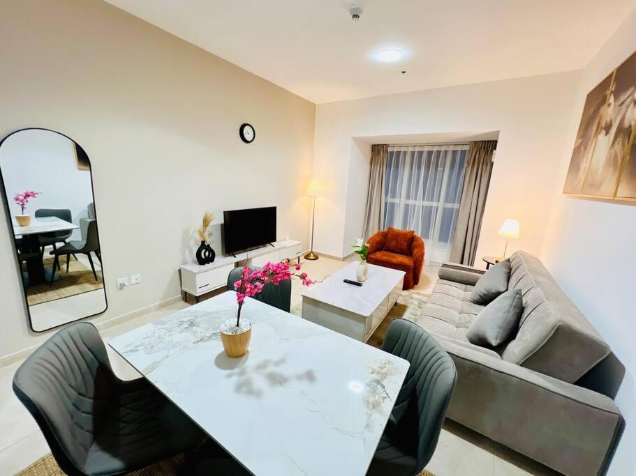 Apartamento 1 Bedroom Flat, Luxury Amenities, Opp & Club With Free Parking In Marina