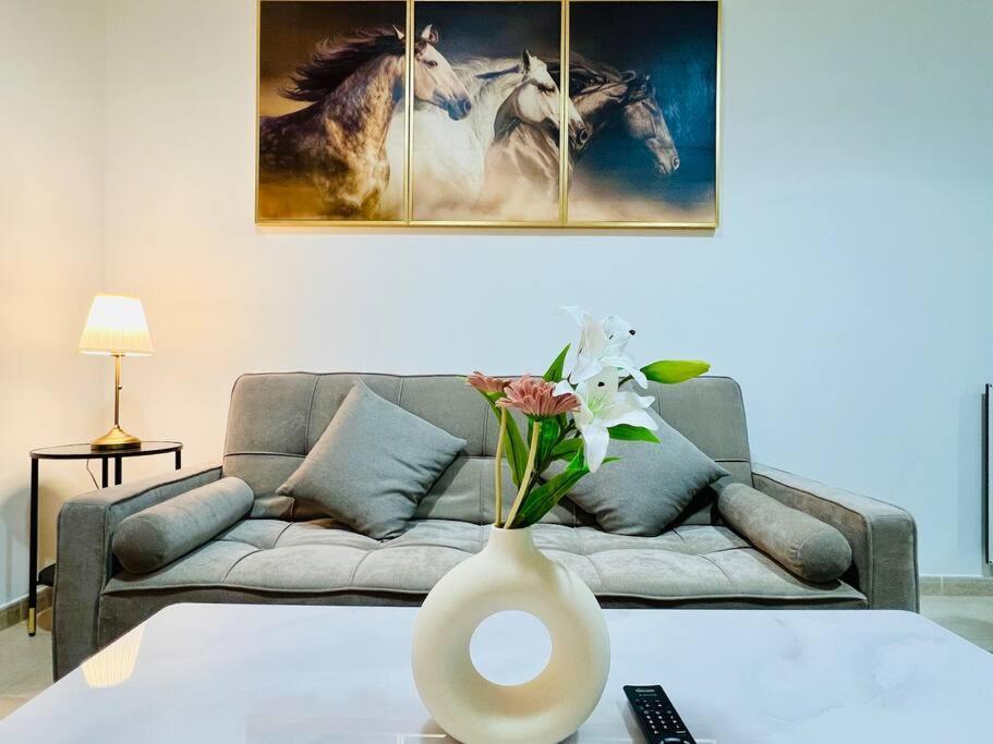 1 Bedroom Flat, Luxury Amenities, Opp & Club With Free Parking In Marina Apartamento Dubái
