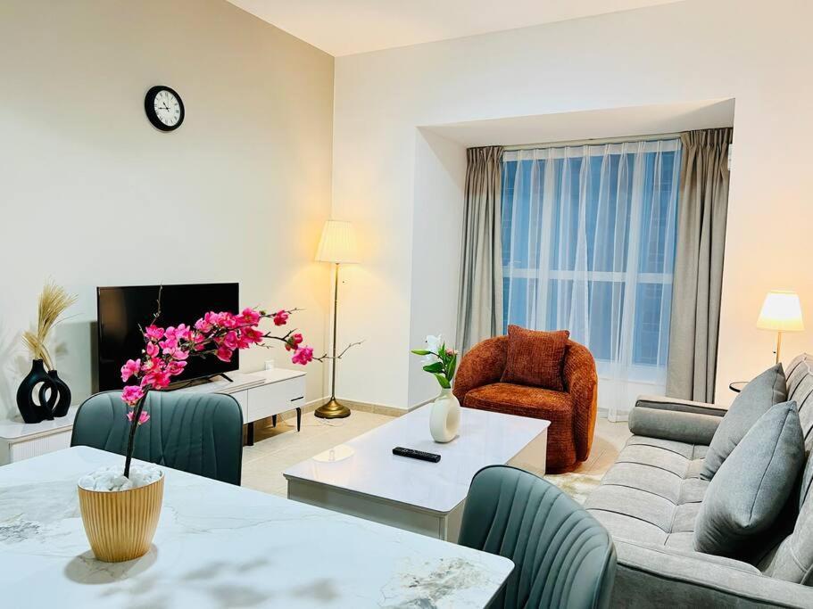 1 Bedroom Flat, Luxury Amenities, Opp & Club With Free Parking In Marina * Dubái