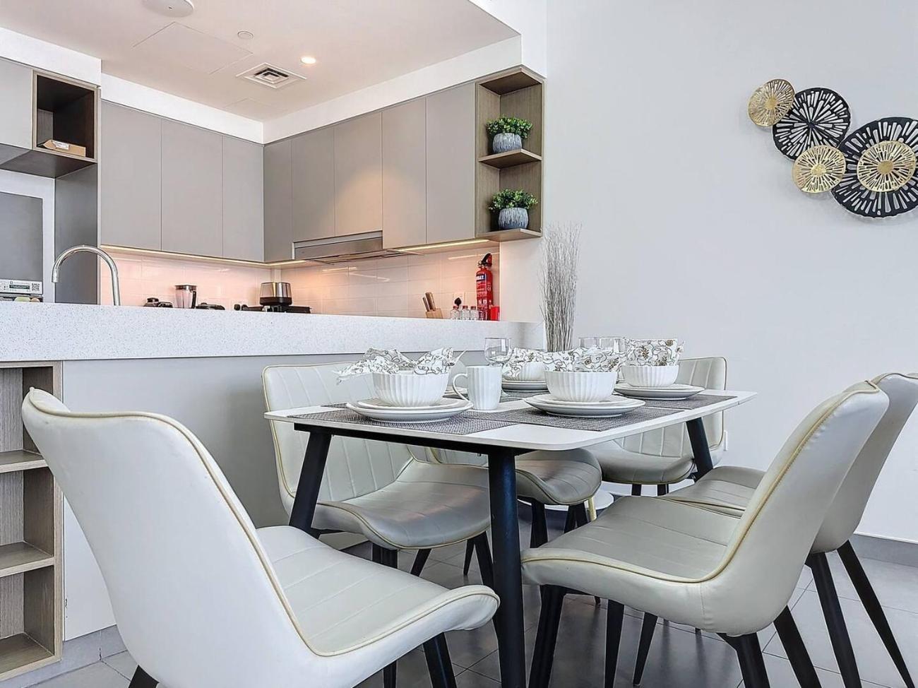 Apartamento Fam Living - Spacious 3-bedroom In Creek Gate With Stunning Views Dubái