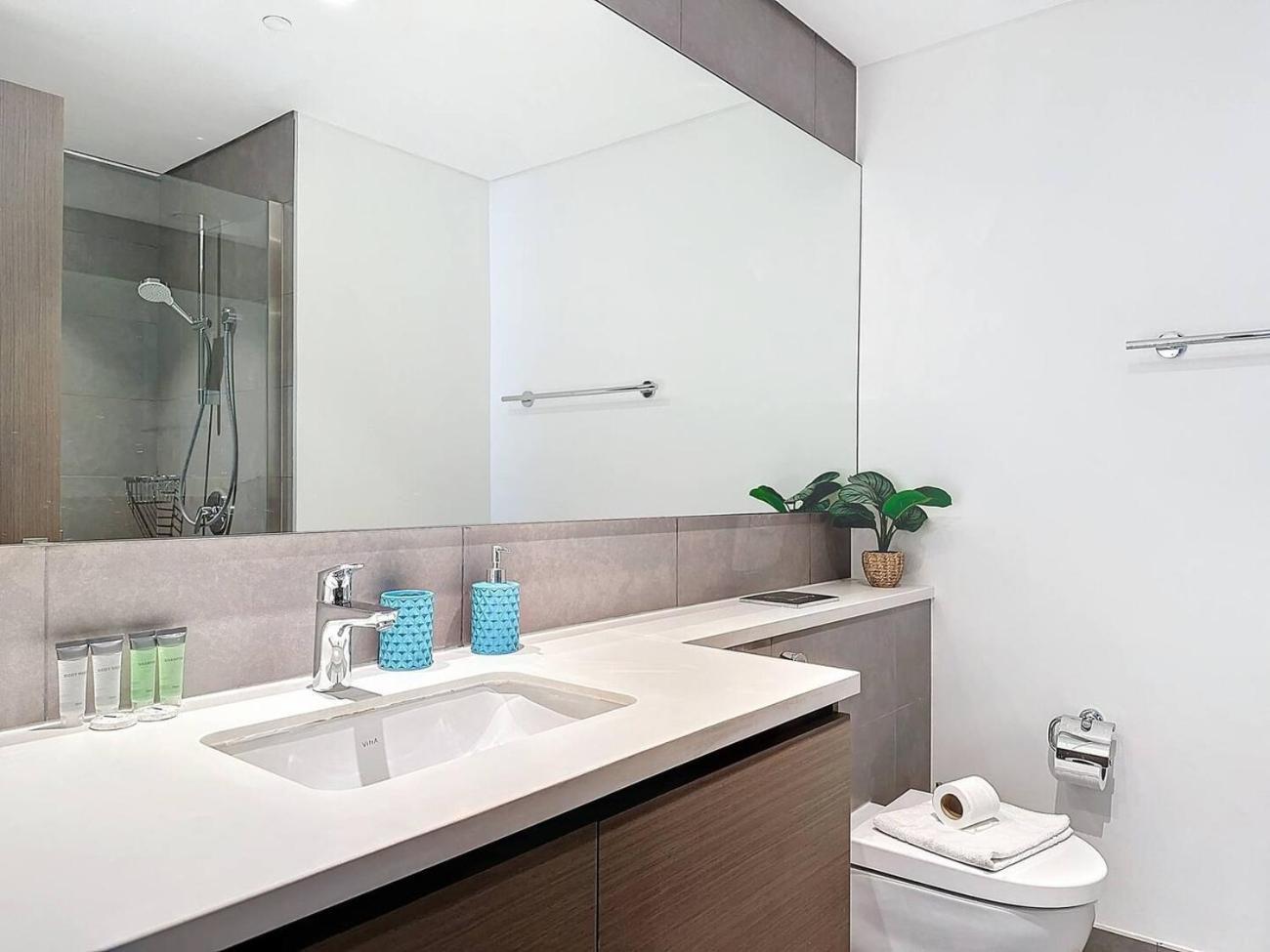 Fam Living - Spacious 3-bedroom In Creek Gate With Stunning Views Dubái