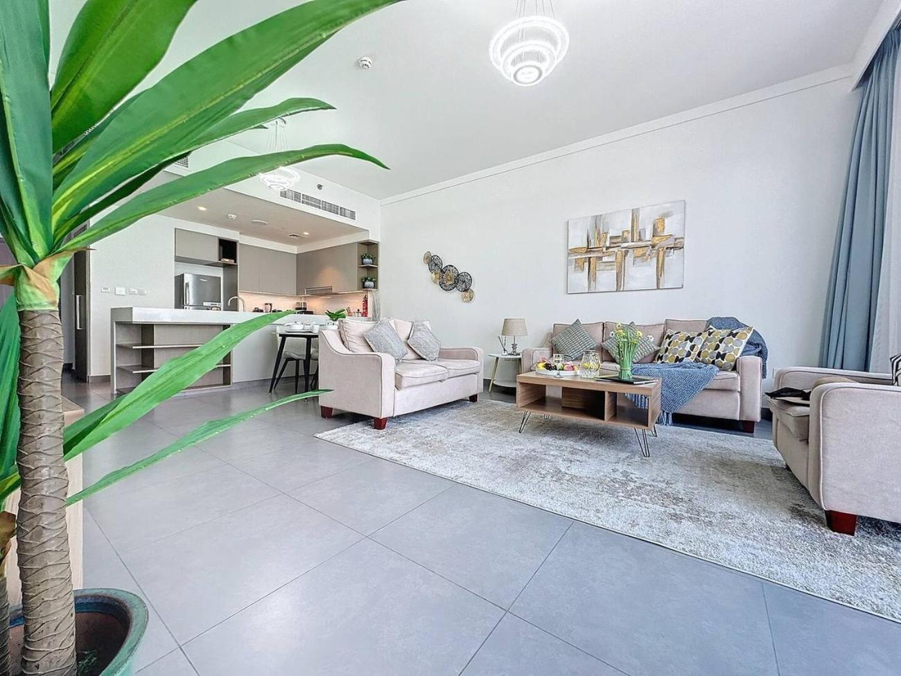Fam Living - Spacious 3-bedroom In Creek Gate With Stunning Views *