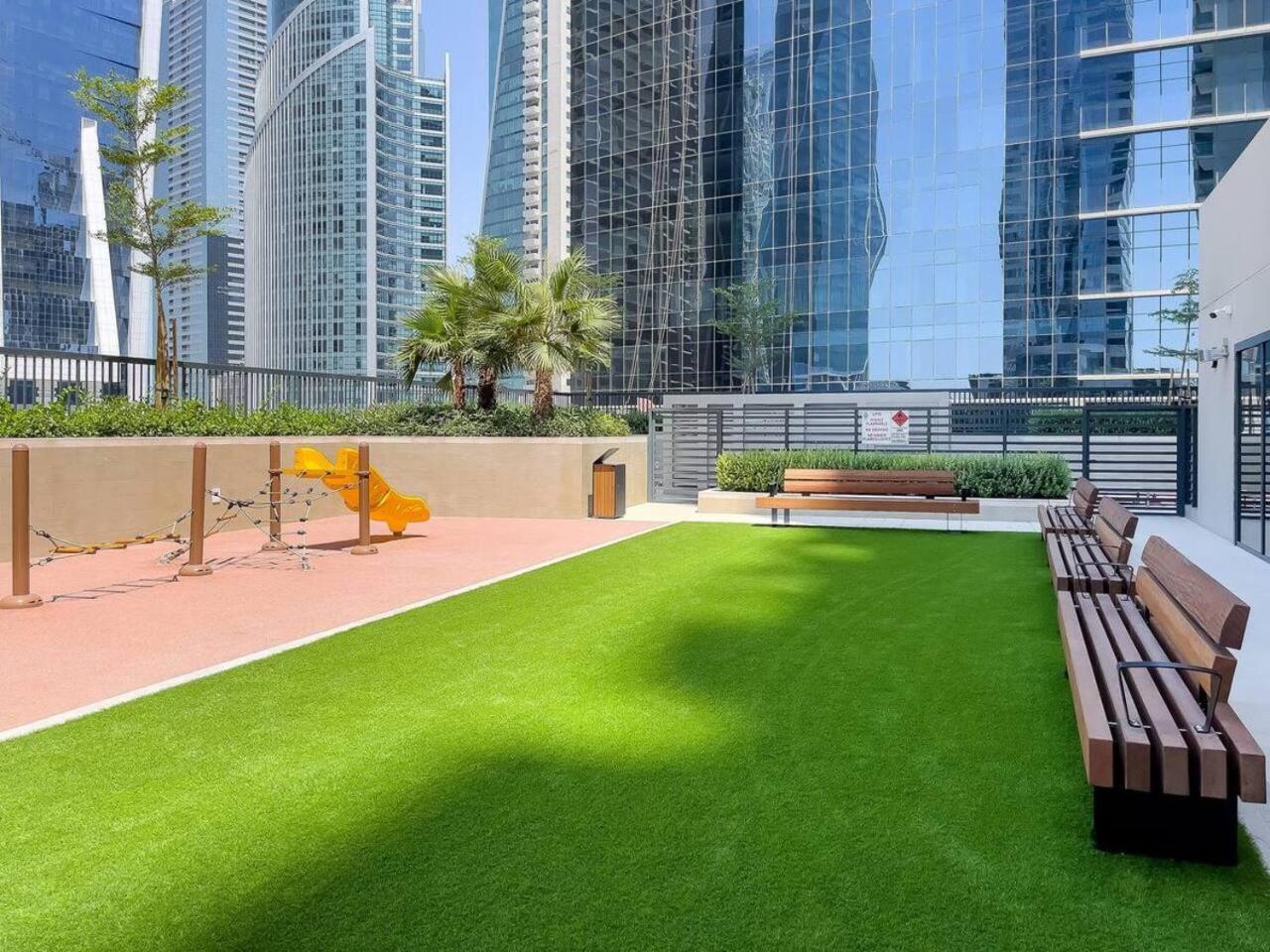 Elegant Escapes - Lavish 1b,dubai Water Canal View Appartement