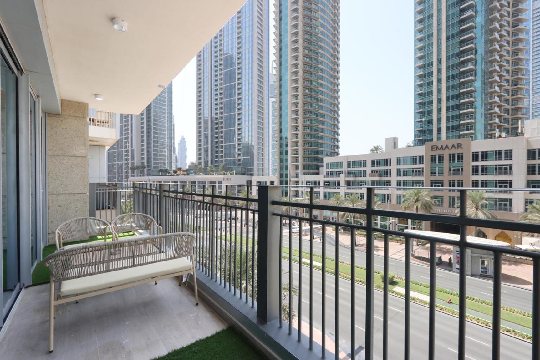 Livbnb - 2b With Modern Interiors, Emaar Boulevard Appartement *