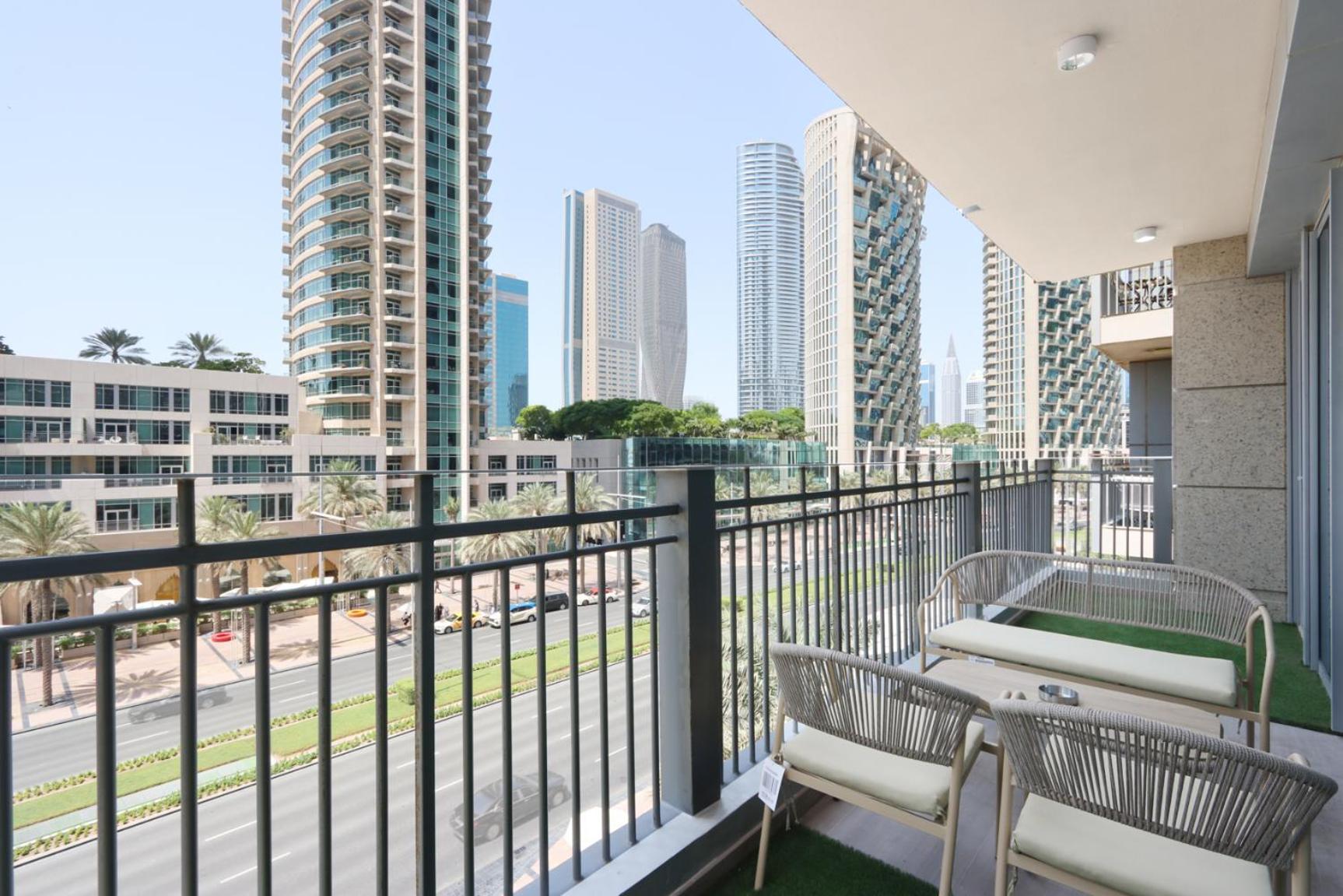 Livbnb - 2b With Modern Interiors, Emaar Boulevard Appartement