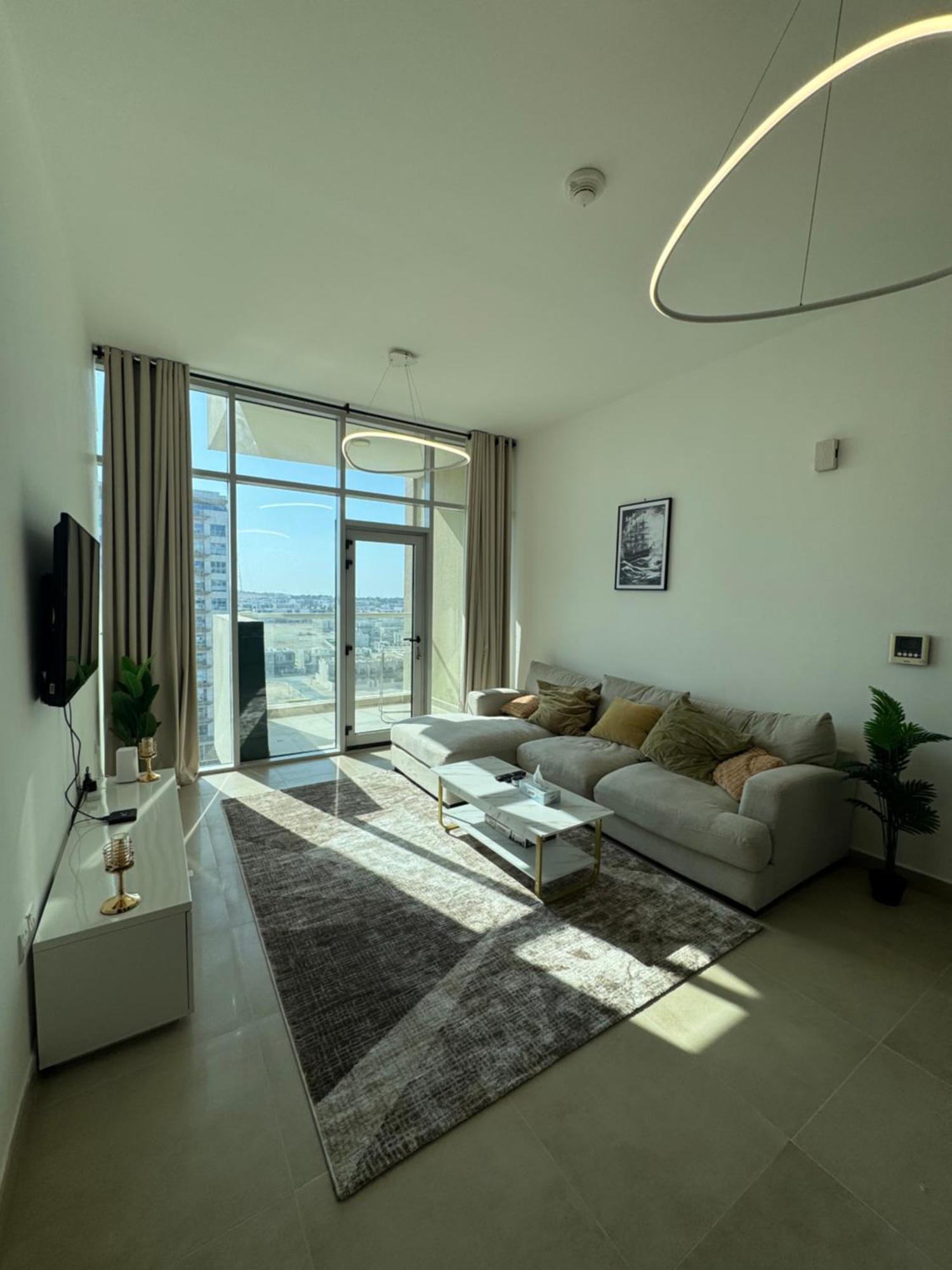 Cozy 1 Bedroom - Pool-gym, Close To Metro * Dubaï