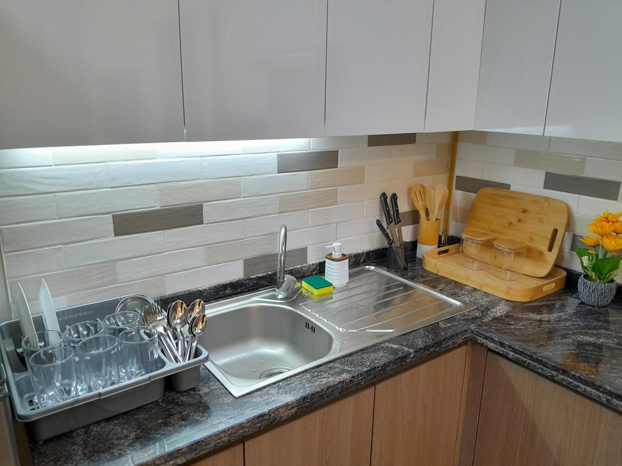 Cozy 1 Bedroom - Pool-gym, Close To Metro Appartement *