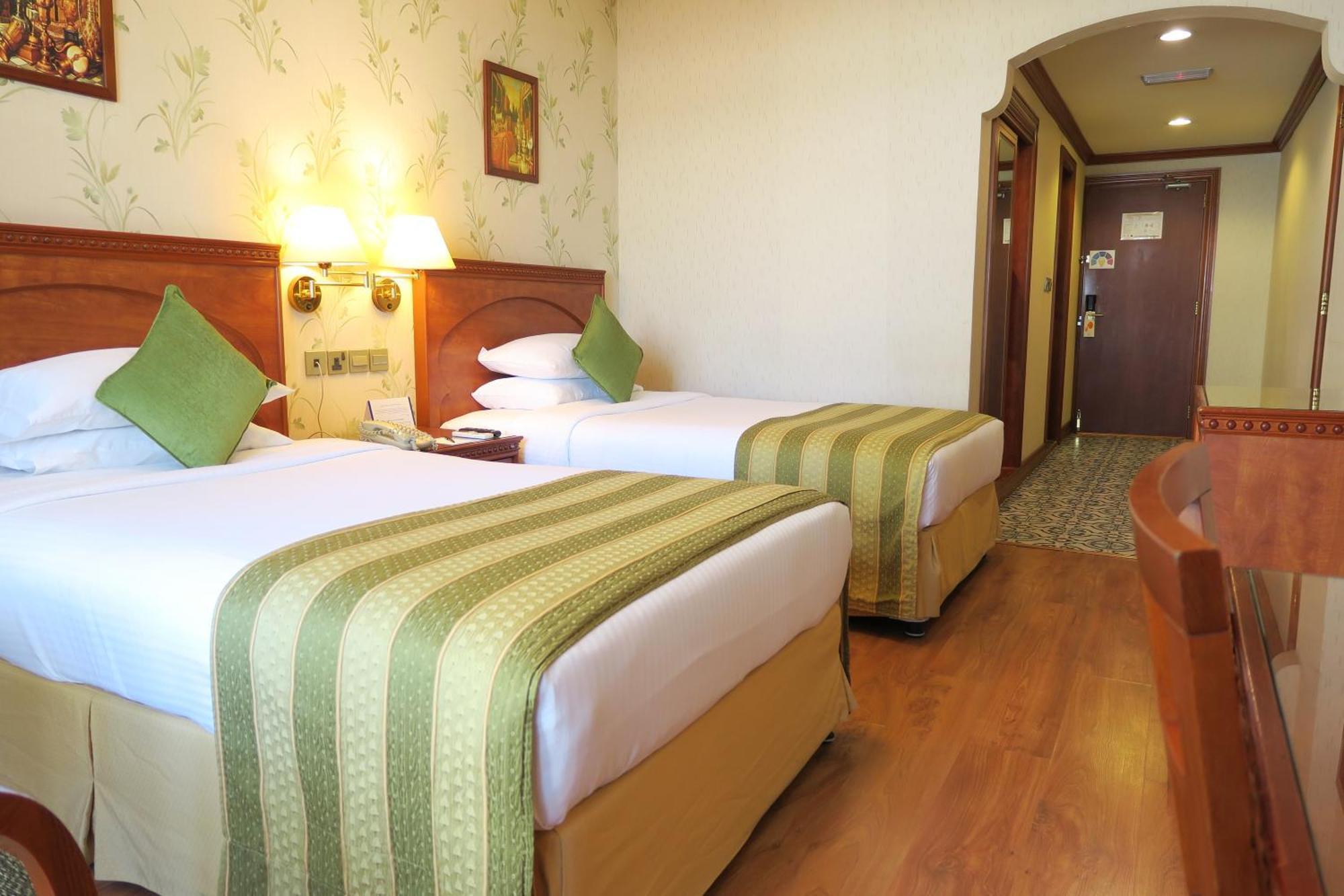Riviera Hotell 4*