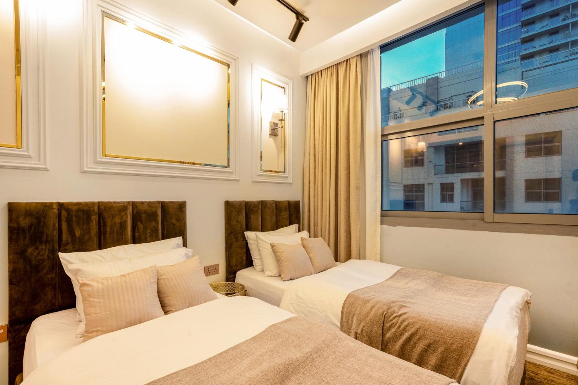 Elite Waterfront 3br Haven With Marina And Sea Views