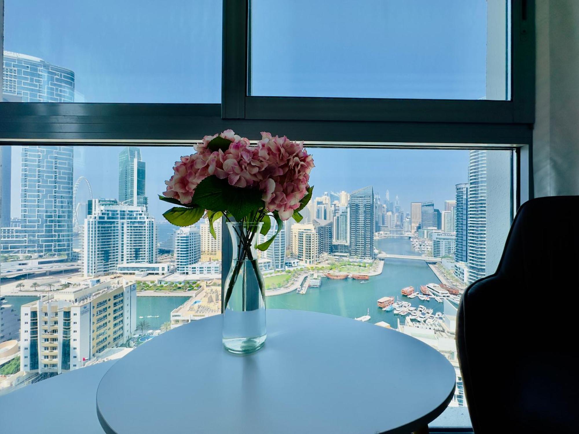 Elite Waterfront 3br Haven With Marina And Sea Views Appartamento