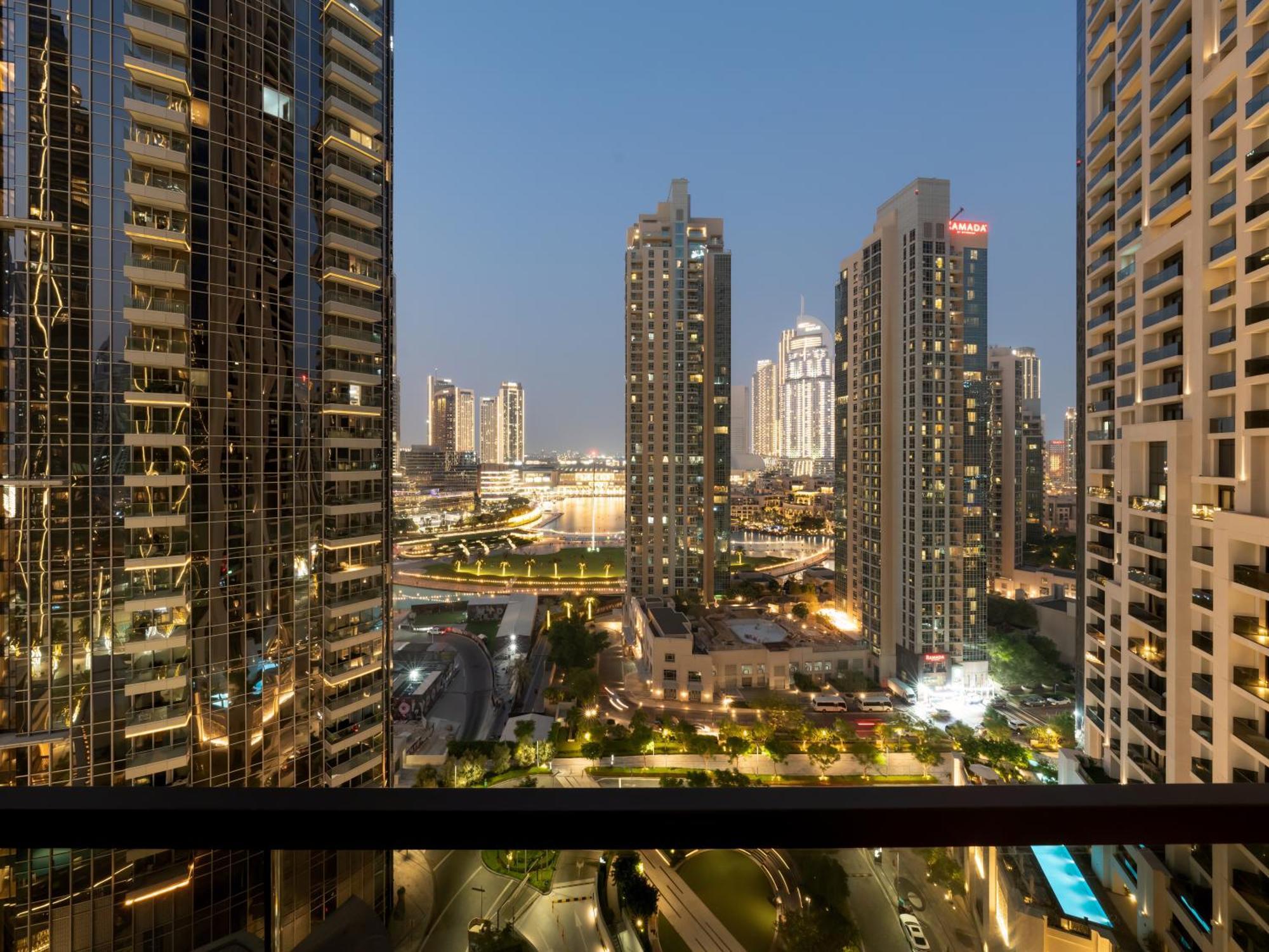 Exquisite 2 Bedroom I Burj Khalifa & Fountain Views I Free Gym, Pool, Parking, Wi-fi And Ps5 I By Skyline Serenity Apartamento Dubai