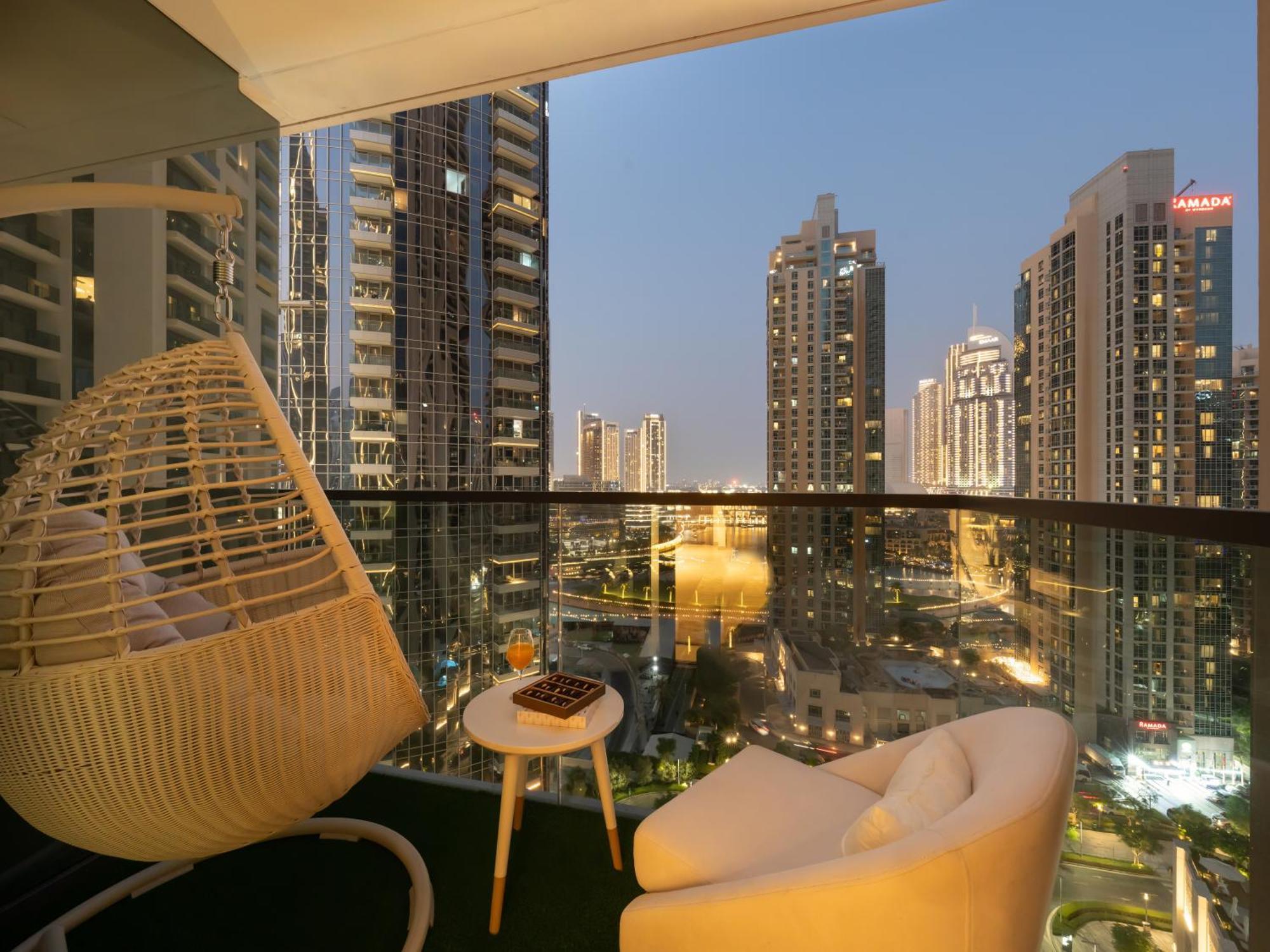 Apartamento Exquisite 2 Bedroom I Burj Khalifa & Fountain Views I Free Gym, Pool, Parking, Wi-fi And Ps5 I By Skyline Serenity Dubai