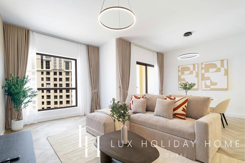Lux The Premium Eye View *