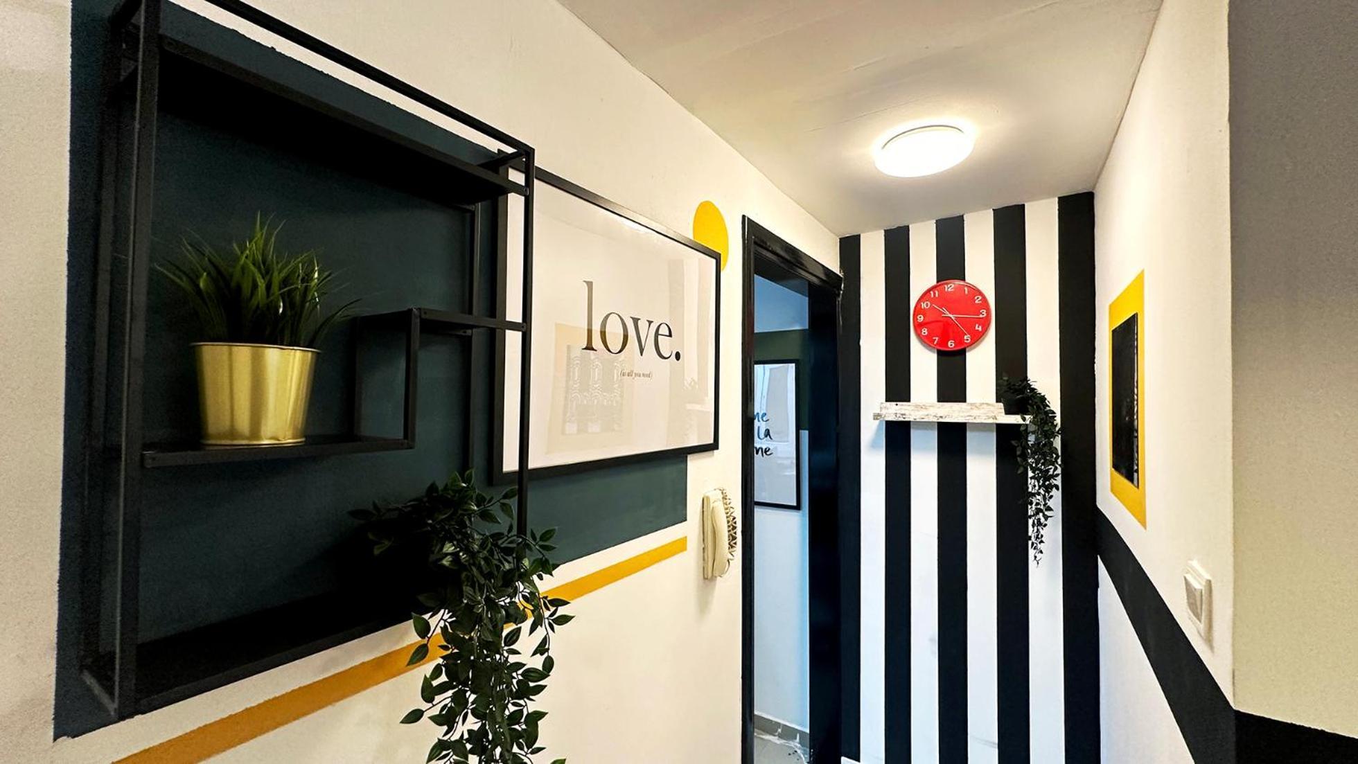 Blissful Partition In Bur Near Burjuman Metro * Dubái