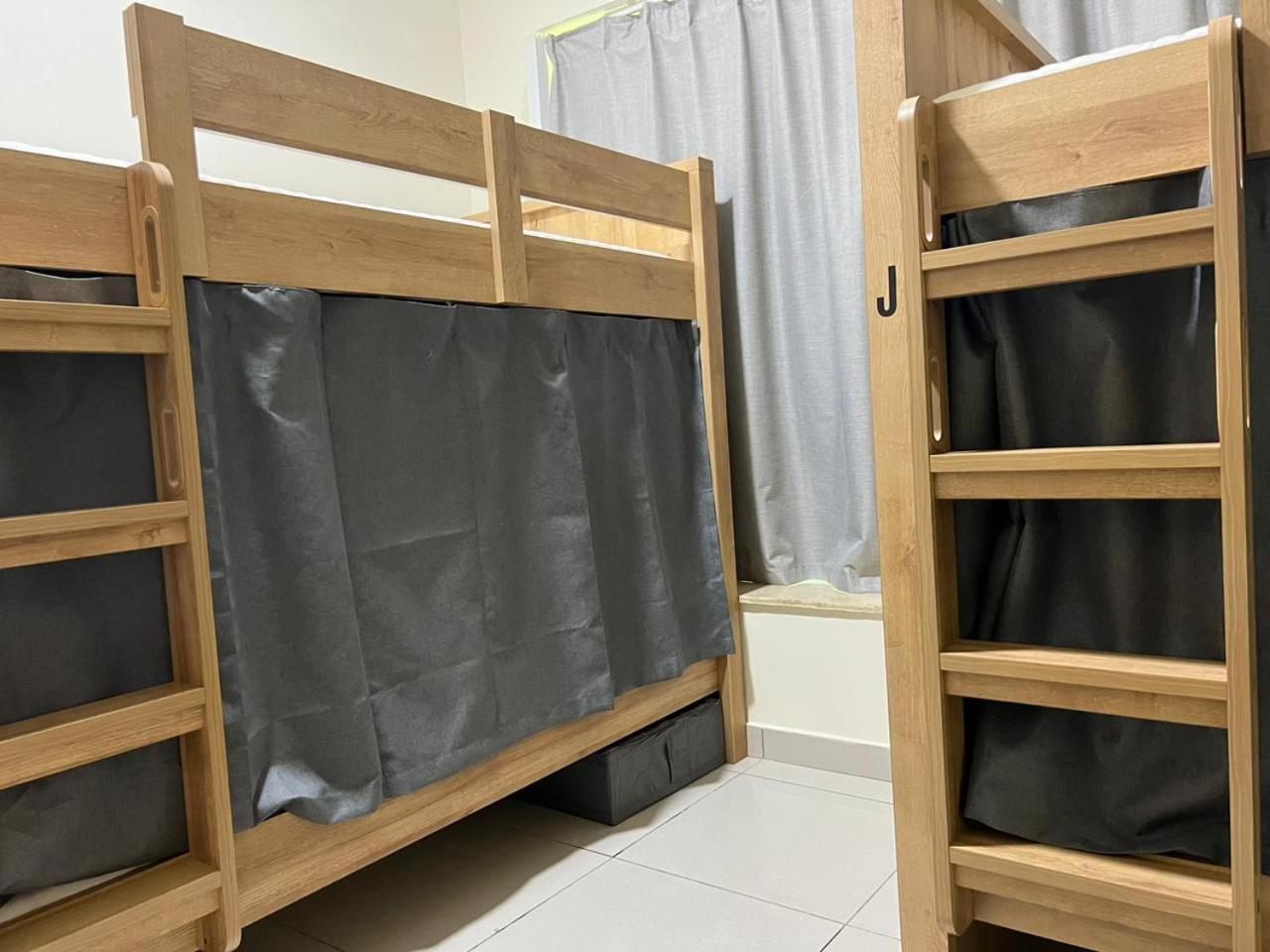 Hostal Dhostels - Marina Palm View